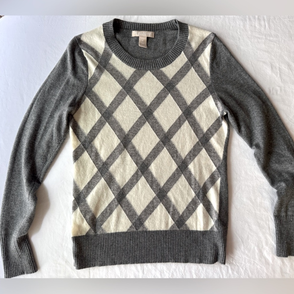 Banana Republic Gray and Cream Argyle Sweater Small